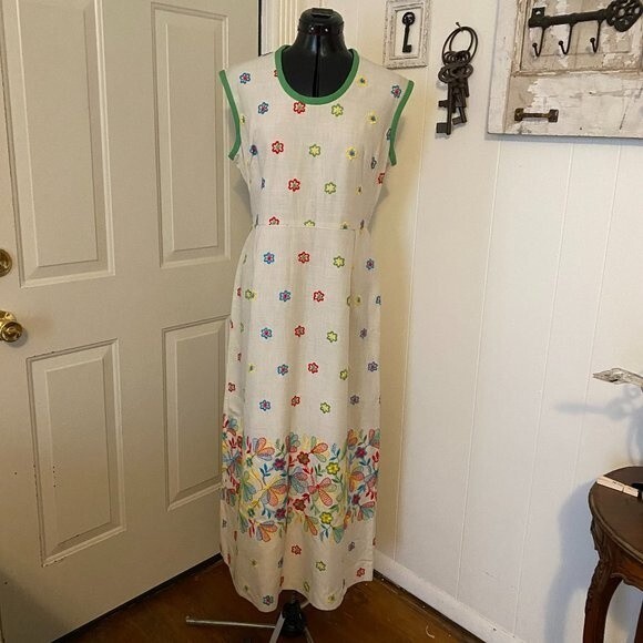 Vintage Berkshire B-Tween Embroidered Floral Lightweight Maxi Womens Dress - Picture 1 of 11
